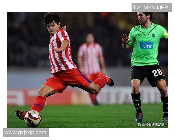 模仿足球明星踢技与风格探索：如何通过模拟提升球技与竞技表现