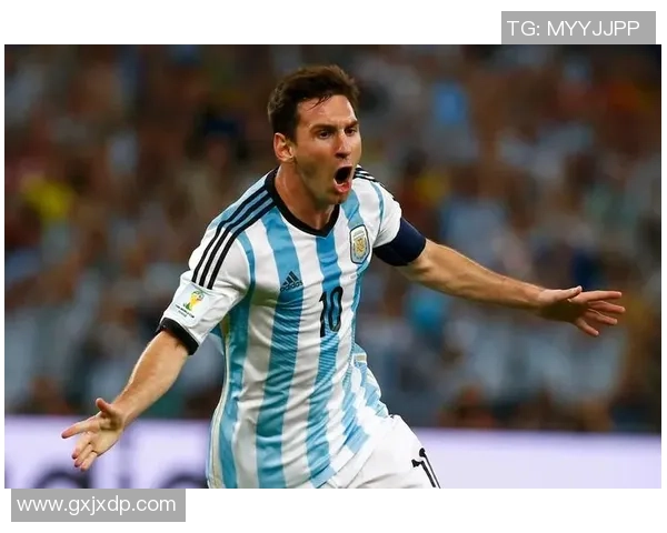 因踢足球遭骂的球星是谁 他背后的辛酸与坚韧故事揭秘