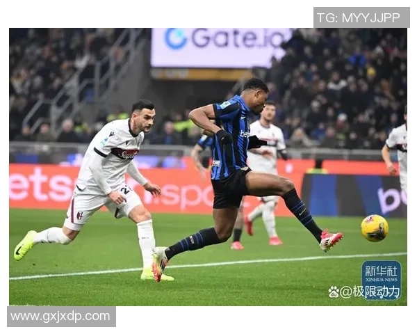 足球场上球星激战瞬间高清定格 展现激情与力量的完美融合